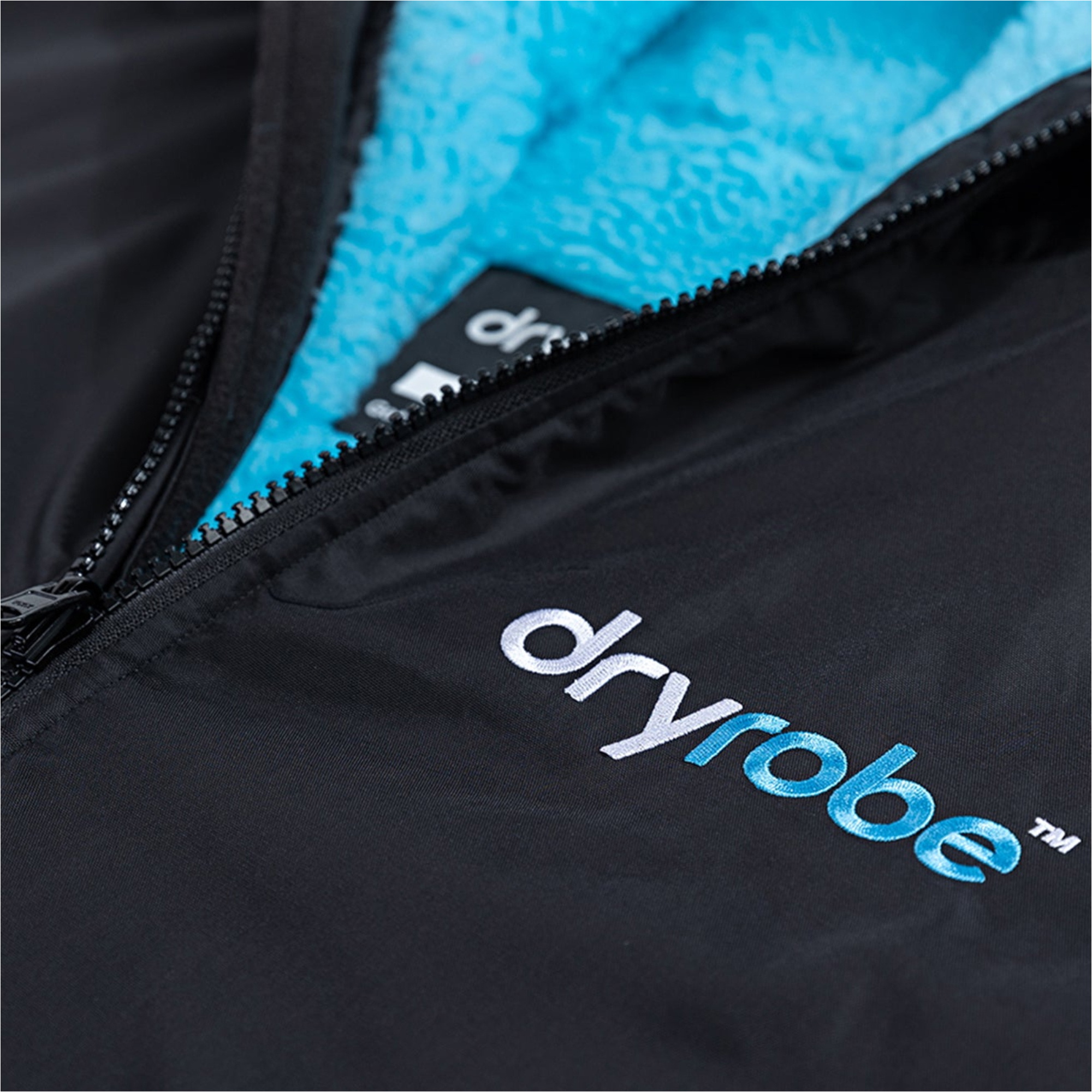 2026 Dryrobe Advance Long Sleeve Changing Robe DALSV3 - Black / Blue